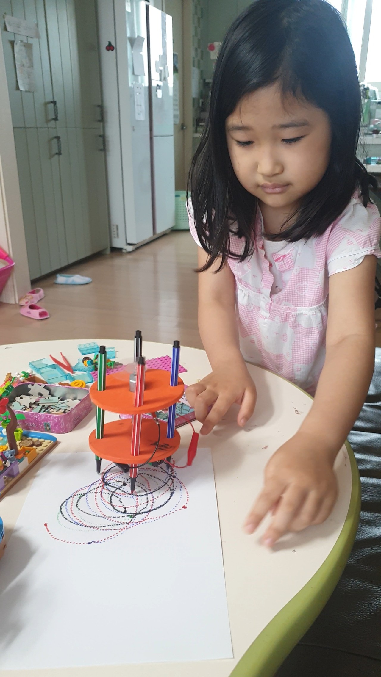 아이 그림 그리기